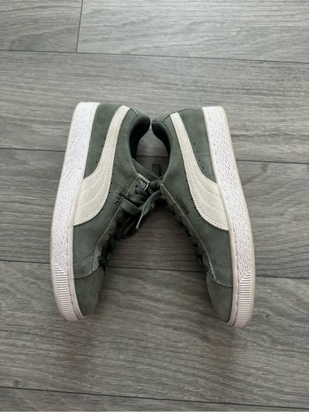 Womens Puma suede shoes